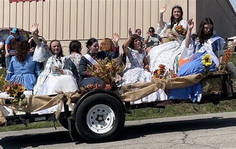 hopping and hollering|hootin and hollerin meaning.